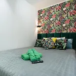 Апартаменты Design Garden With Private Parking & Playground Рига