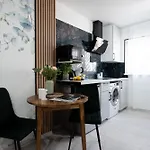 Apartment Design Garden With Private Parking & Playground