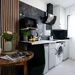 Apartment Design Garden With Private Parking & Playground