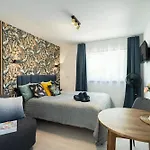 Design Garden With Private Parking & Playground Apartment *