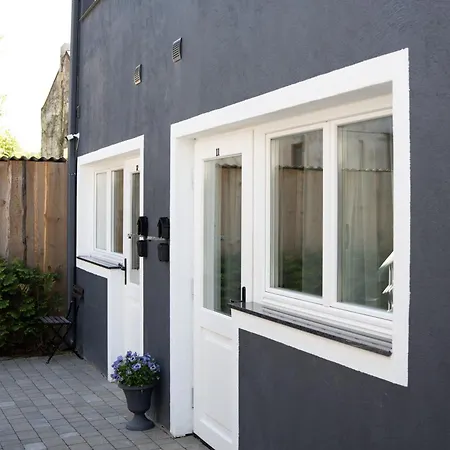 Design Garden With Private Parking & Playground Apartment