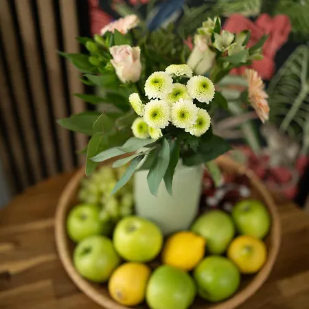 Design Garden With Private Parking & Playground *