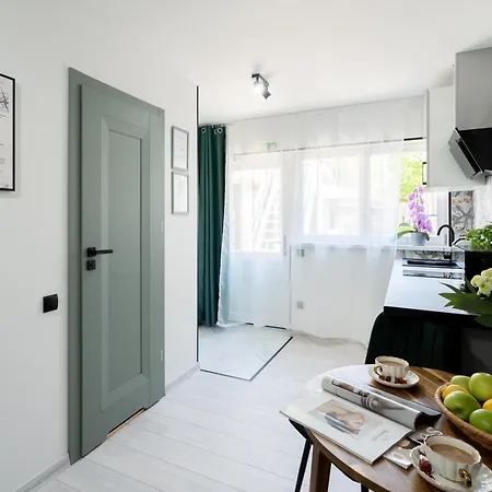 Апартаменти Design Garden With Private Parking & Playground *