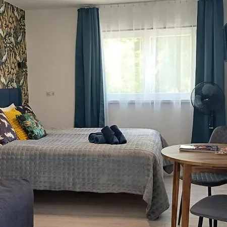 Apartment Design Garden With Private Parking & Playground