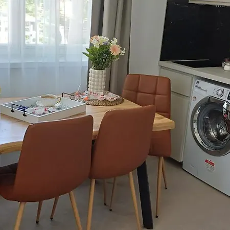 Apartment Design Garden With Private Parking & Playground *