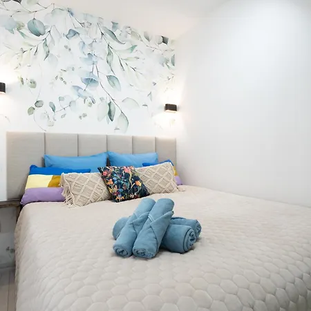 Design Garden With Private Parking & Playground Riga