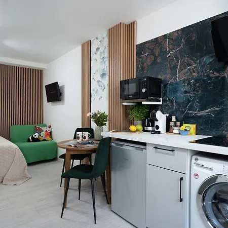 Apartment Design Garden With Private Parking & Playground *