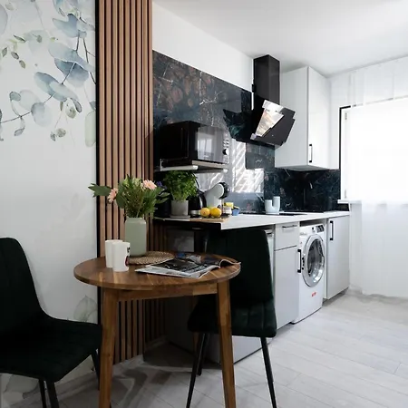 Апартаменти Design Garden With Private Parking & Playground