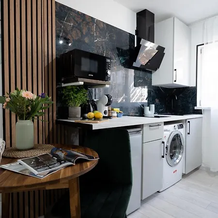 Apartment Design Garden With Private Parking & Playground