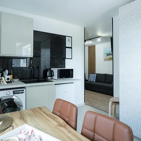Apartment Design Garden With Private Parking & Playground