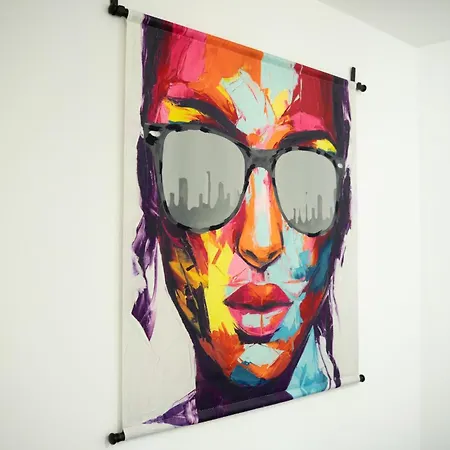 Design Garden With Private Parking & Playground *