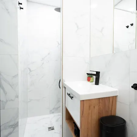 Апартаменти Design Garden With Private Parking & Playground Рига