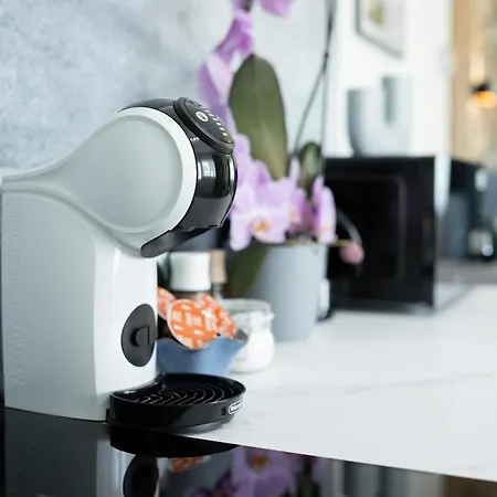 Design Garden With Private Parking & Playground Апартаменти