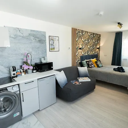 Design Garden With Private Parking & Playground Рига