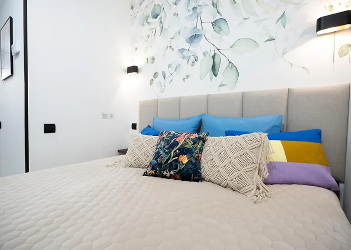 Apartment Design Garden With Private Parking & Playground