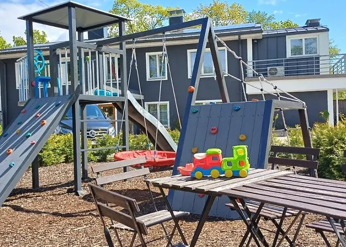 Apartment Design Garden With Private Parking & Playground