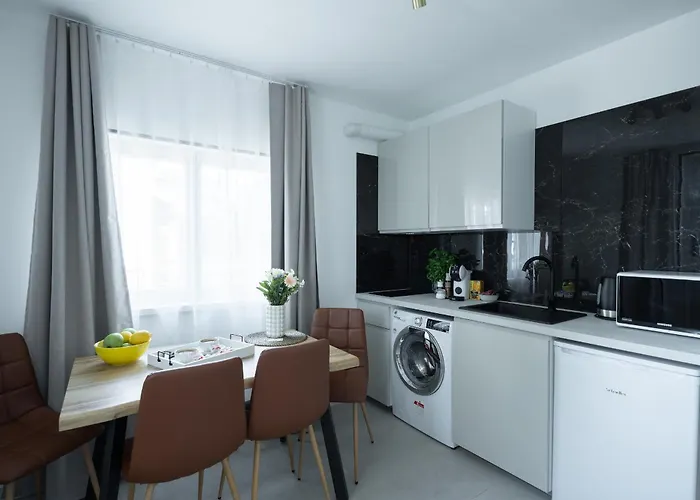 Design Garden With Private Parking & Playground Ρίγα