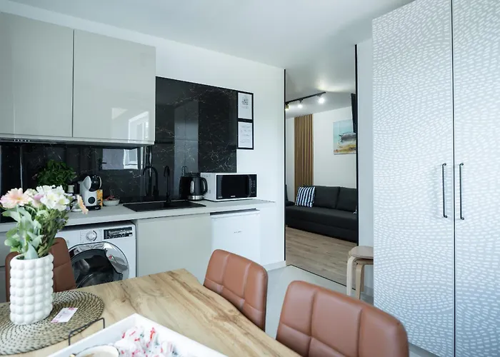 Apartment Design Garden With Private Parking & Playground