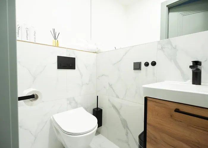 Design Garden With Private Parking & Playground Apartment *