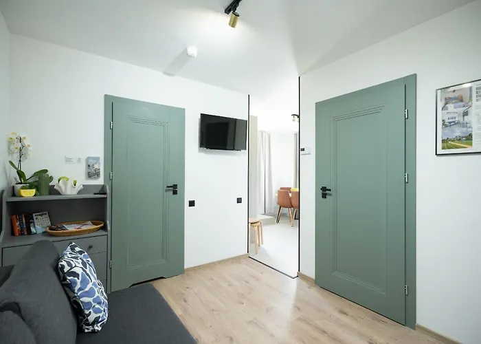 Design Garden With Private Parking & Playground Apartment