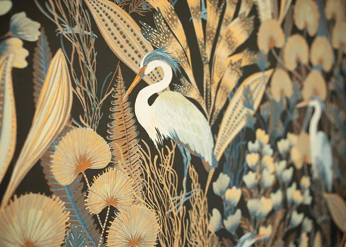 Design Garden With Private Parking & Playground *