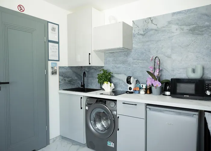 Design Garden With Private Parking & Playground Apartment