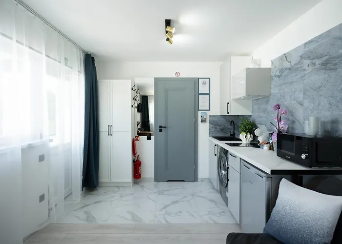 Apartment Design Garden With Private Parking & Playground