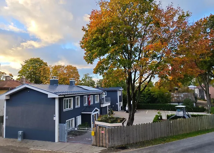 Design Garden With Private Parking & Playground Apartment