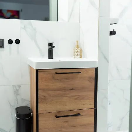 Design Garden With Private Parking & Playground リガ