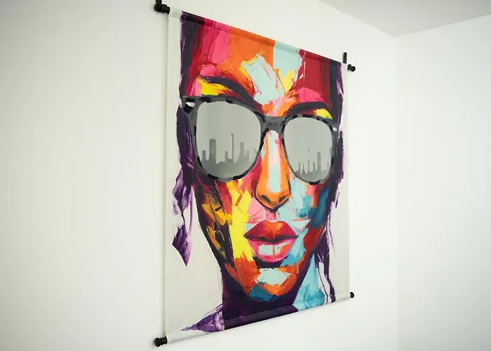 Design Garden With Private Parking & Playground *